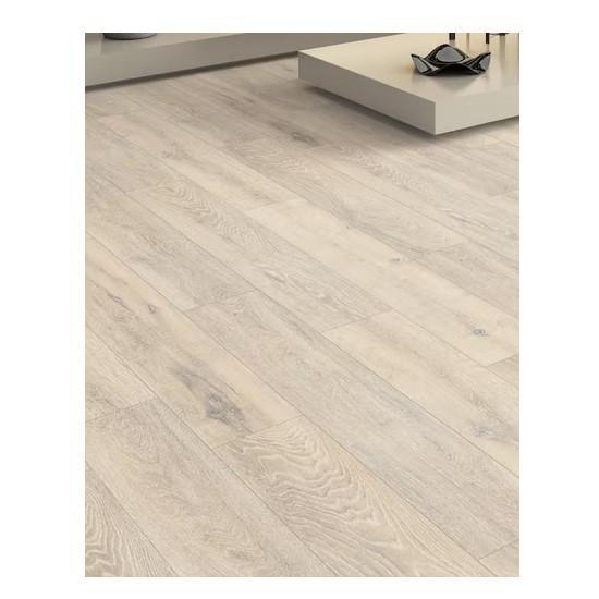 Flooring & Rugs - TrafficMaster Camden Lake Oak 7 mm T x 8 in. W Laminate Wood Flooring - Est Retail $902- 1plt
