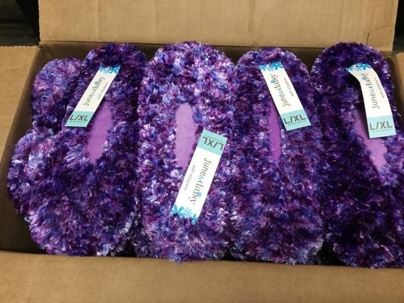30 NWT Womenâs June & Daisy Soft Slippers Grape Multi L/XL