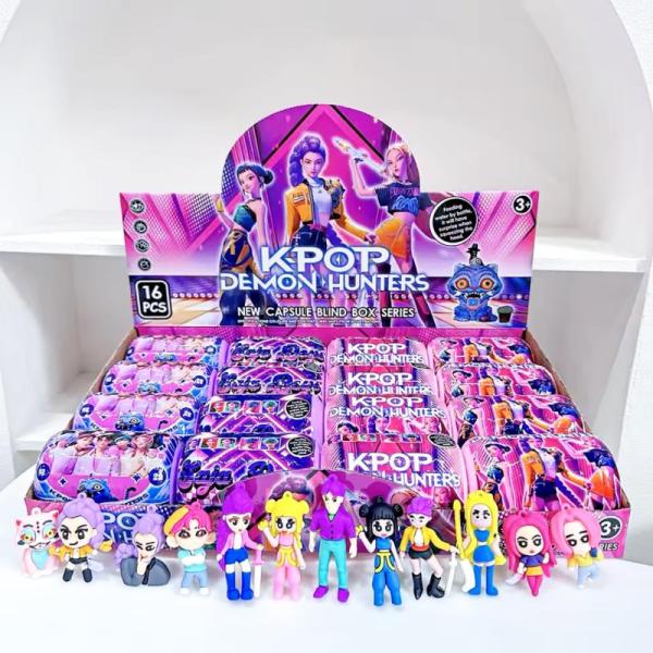 K-Pop Demon Hunters KeyChains Blind boxes with Retail Counter Displays