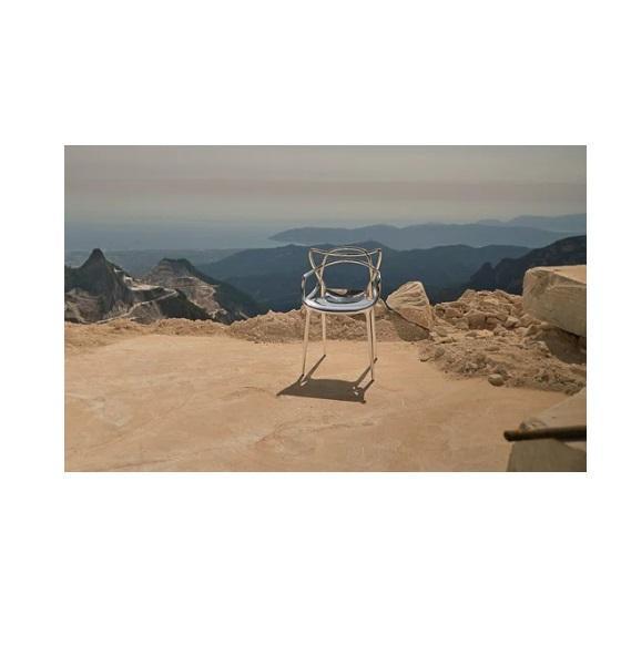 Truckload - Housewares - Masters Metal Armchair, Ailany Traditional Wood Panel Bed w/Dresser, Soma 60'' - MSRP $41,126