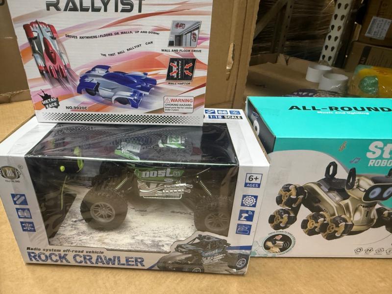 Mixed RC Toy Bundle – Stunt Robotic Dog, Wall Rallyist Car & 1:18 Rock