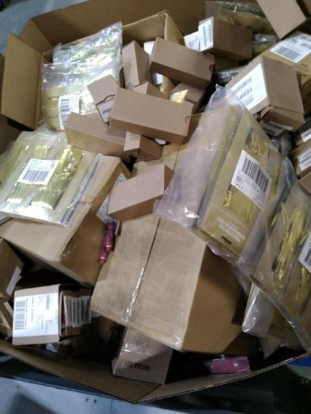 General Merchandise- Sparkling Metallic Door, Peter Coppola a-Keratin, Burt s Bees Peppermint Foot Lotion- MSRP $12,866