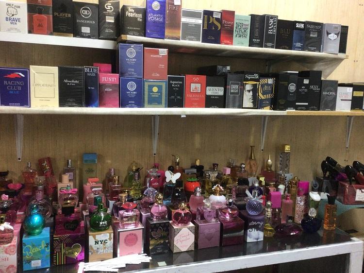 65 piece YEAR END OVERSTOCK Fragrances, Bath & Body Beauty Styles