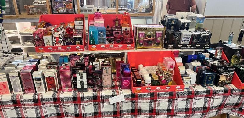 SHELF PULLS His & Hers Fragrance Assortment Styles - 55 pieces