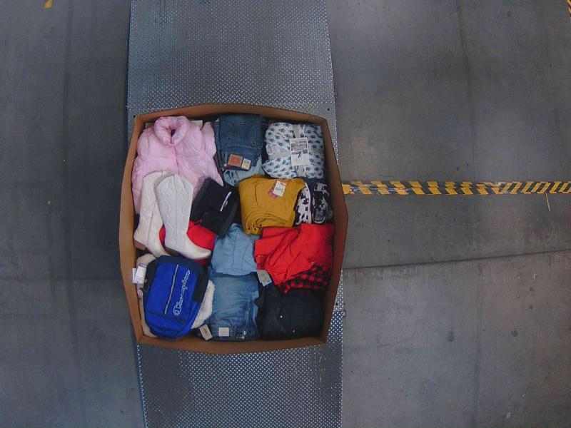 Apparel - Levi's Women Shirt, Sarah Jessica Parker Bag, Ava & Viv Belted Coat - Est Retail $10,362- 1 plt