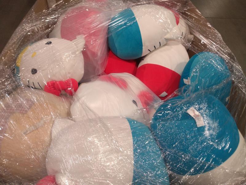 Novelties & Collectors' Items - Squshmallows Buck, Light Up Holiday Beanie, Timex Alarm Clock Radio - MSRP $1,223