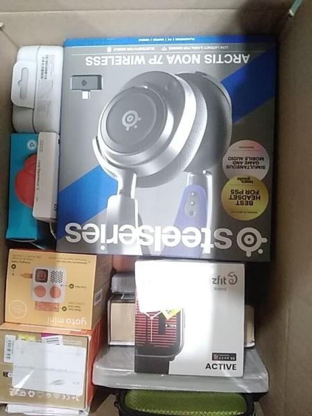 Electronics - Powerbeats Earbuds, Kidamento Cat Digital Camera, Heyday 6-Port Charging Hub - Est Retail $1,723