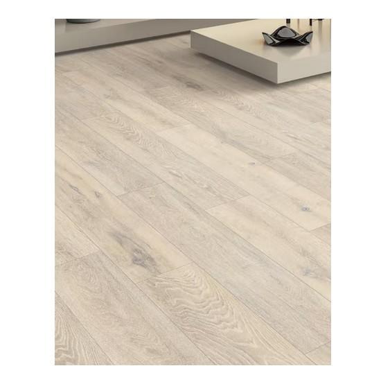 Flooring & Rugs - TrafficMaster Camden Lake Oak 7 mm T x 8 in. W Laminate Wood Flooring - Est Retail $844- 1plt