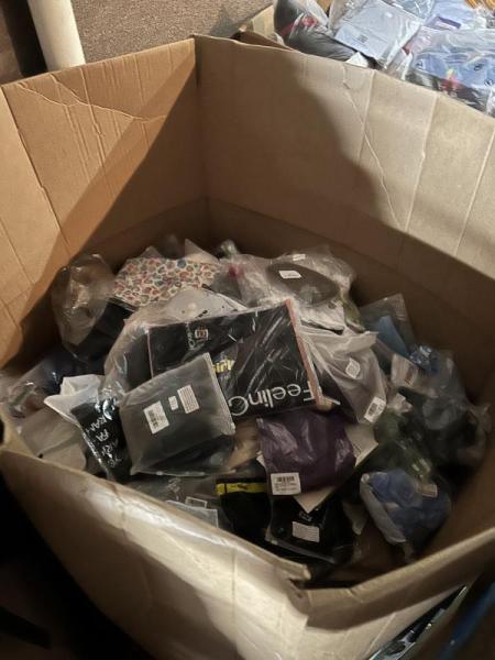 WOMENS & MENS APPAREL - 700 PIECES