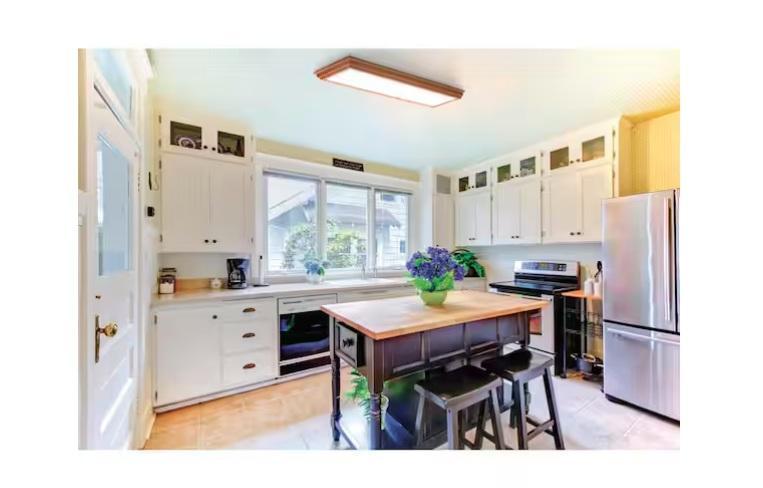 Lighting & Electrical - Lithonia Lighting, Metalux, EXCELLO GLOBAL PRODUCTS - Est Retail $3,010- 2plts