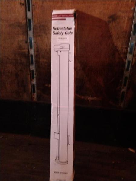 HHQ Commercial Floor Scrubber Machine, ANDY STAR 30x48in Matte Black Mirror, SereneLife Portable Sauna Box -MSRP $2,401