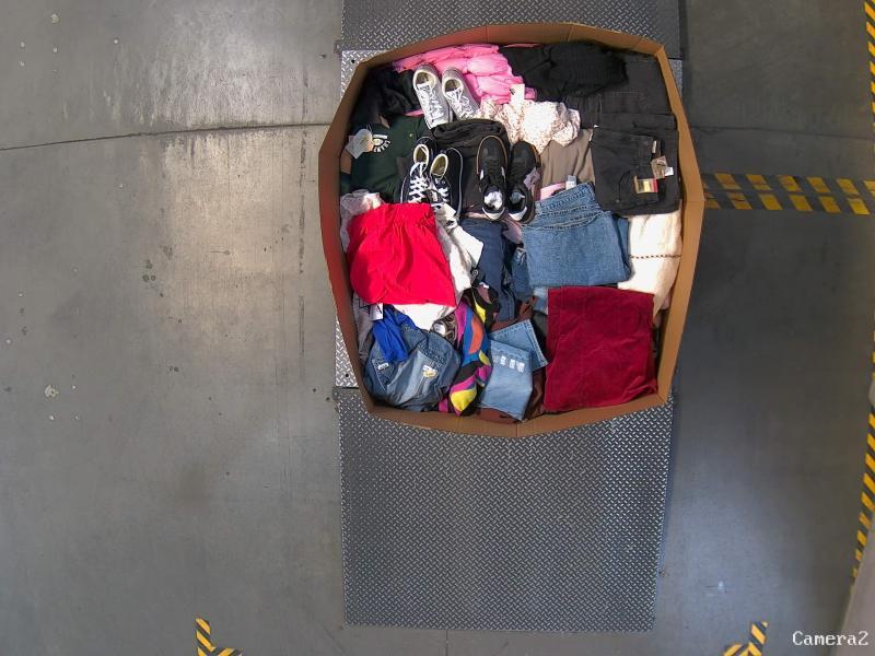 Apparel- Herschel Supply Co. Tote Bag, Levi's Women's 501 Jeans, Sunbeam Heating Pad - Est Retail $11,614- 1 plt