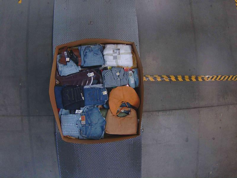 Apparel- Levi's Women's Trucker Jacket, All In Motion Puffer Jacket, Wild Fable Sweatshirt - Est Retail $11,112- 1 plt