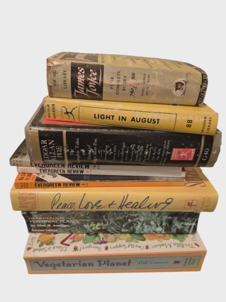 Vintage Books-Best Sellers, Classics,Pop Culture & Educational Studies