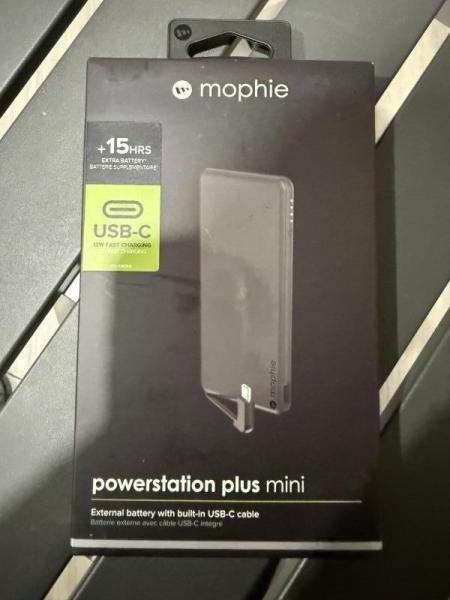 180 NEW Mophie Powerstation Plus Mini Power Banks MSRP: $9,000