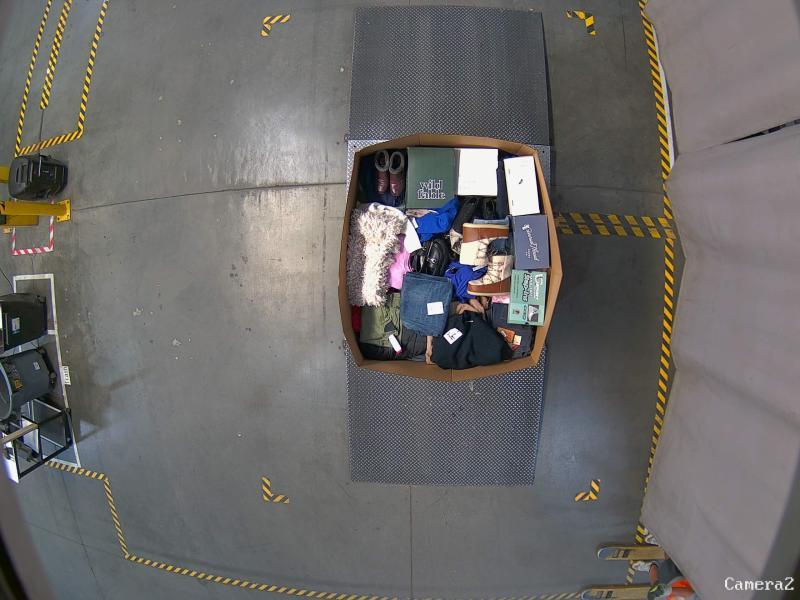 Apparel - Women's Pullover Sweatshirt, Levi's Barrel Jeans, A New Day Fur Jacket - Est Retail $9,260- 1 plt