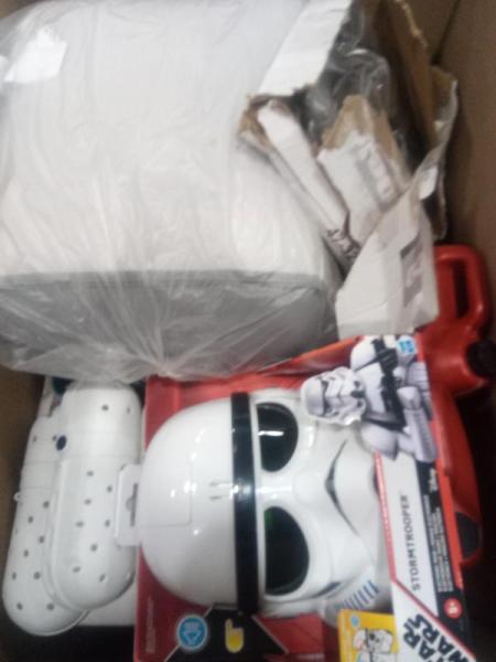 General Merchandise- Drew Barrymore Beautiful 20pc Ceramic, Gap Home Cross-Hatch Panels - MSRP $404