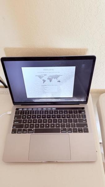 Apple MacBook Pro & MacBook Air M2, 15 units, MSRP: $19,585