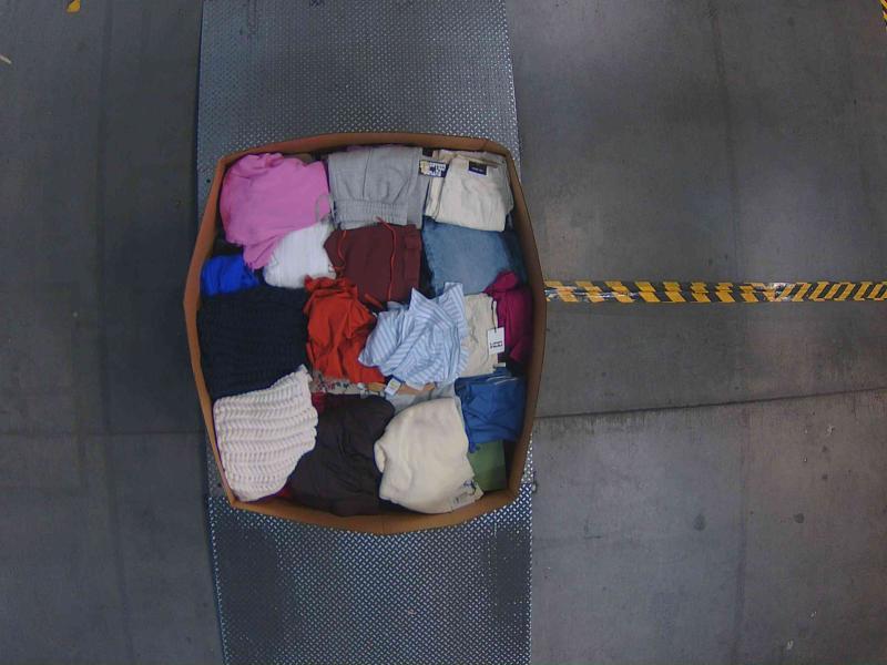 Apparel - Brooks Ghost 6, Levi's Jeans, Blogilates Women's Leggings - Est Retail $10,936- 1 plt