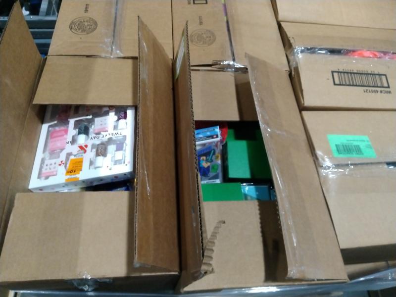 General Merch - Biotrue Eyelid Wipes, Cerave Acne Foam Cream, Festive Voice Golf Tool Kit - MSRP $8,052