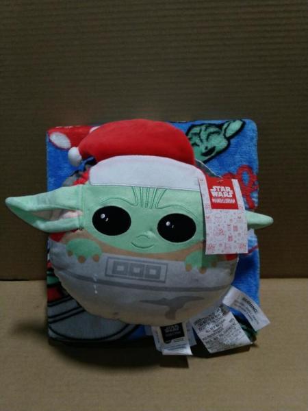 Seasonal - Disney Star Wars Mandalorian Nogginz Holiday Nights Pillow & Blanket Sets, PAAS Eggsperiments - MSRP $1,030