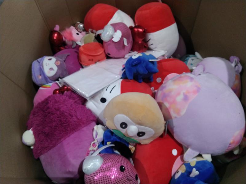 Novelties & Collectors' Items - Peanuts Snoopy Spinner, Zuru Snackles Plush, Squishmallows Archie - MSRP $972