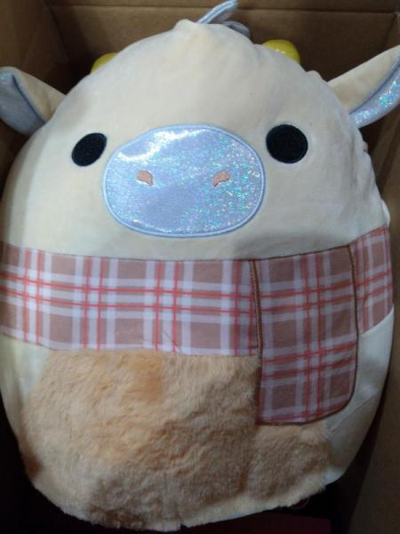 General Merch - Sunbeam Heating Pad, Festive Voice Pine Wreath, Brookstone Automatic Putting Cup - MSRP $7,623