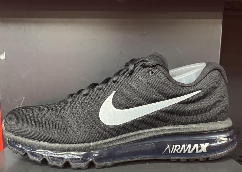 New Mixed Nike Sneakers Wholesale Lot (Men & Women