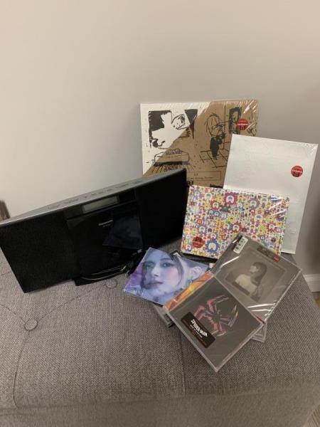 Panasonic Stereo System (Radio/CD Player) + 25 CDs - Music Starter Kit