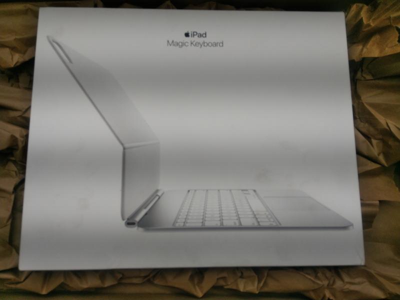 Apple Magic Keyboard for iPad Pro 13-inch (M4) (2024, 7th generation) - White - MSRP $349