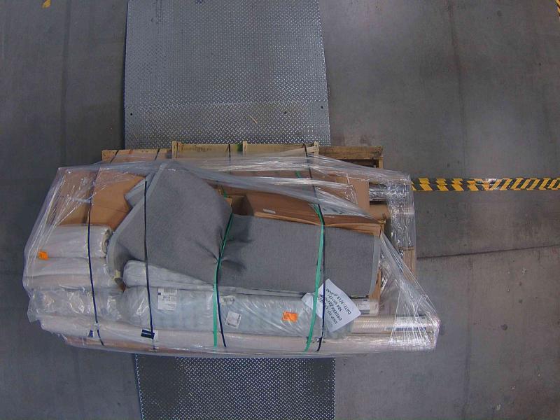 Flooring & Rugs - Closet Evolution, JONATHAN Y, HARDWOOD REFLECTIONS, HDC, Beverly Rug, FLEXIMOUNTS - Est Retail $3,604