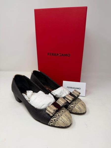 HIGH END DESIGNER HANDBAGS AND SHOES, RETAIL VALUE $15,795