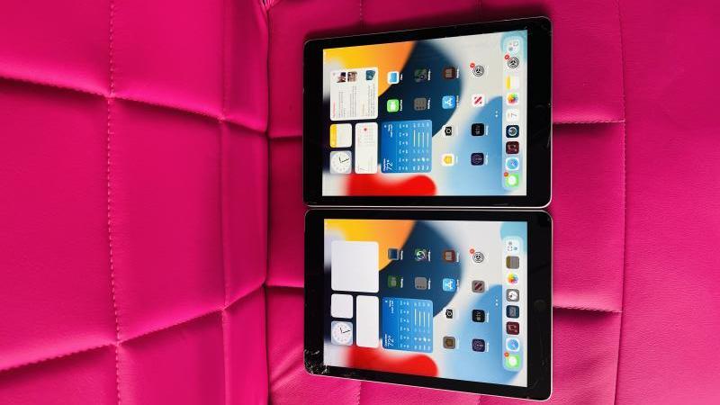 Unlocked Apple iPad 5, 56 units, MSRP: $47,600