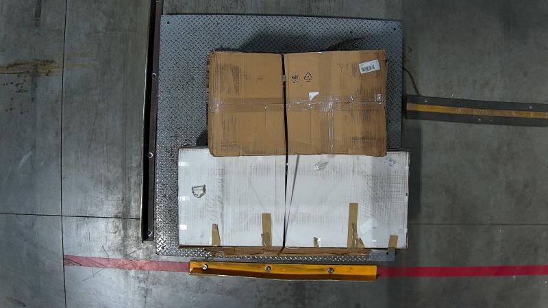 Salvage General Merch - Versa Electric Standing Desk, Aberdeen Desk Chair, Serta Torrington Chair - MSRP $6,353