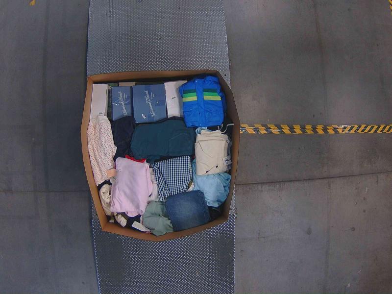 Apparel - Levi's Jacket, Imposta Costumes Suit, Herschel Supply Co Laptop - Est Retail $8,238- 1 plt