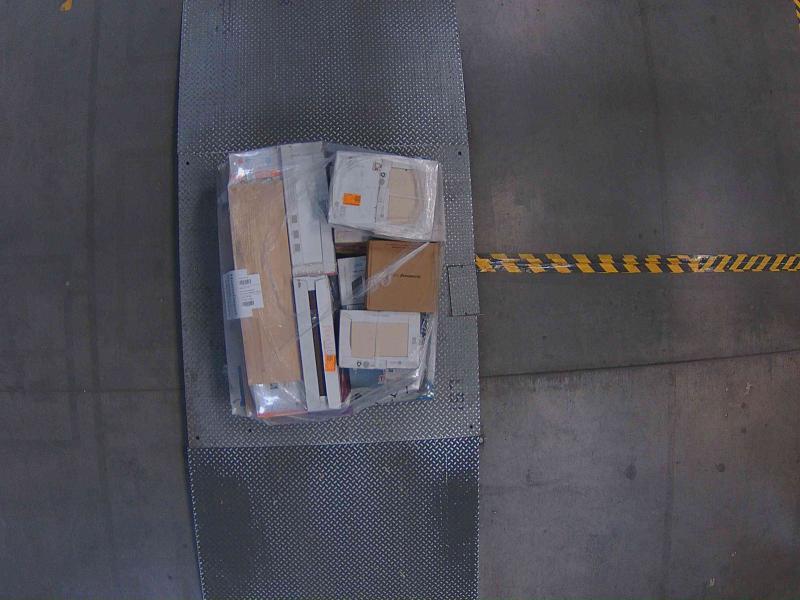 Flooring & Rugs - HARDWOOD REFLECTIONS, Lifeproof, HDC, TrafficMaster, Florida Tile Home - Est Retail $1,089- 2plts