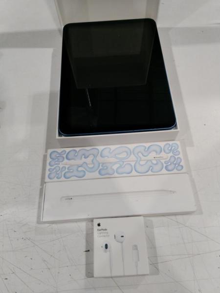 Apple iPad, Apple Pencil, Apple Wired EarPods - MSRP $748