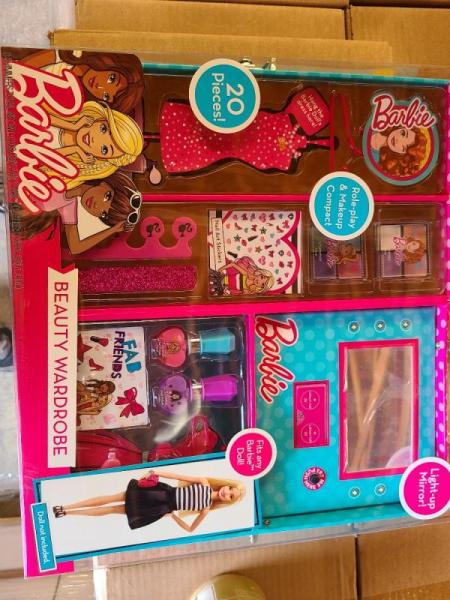 BARBIE BEAUTY WARDROBE 20PC