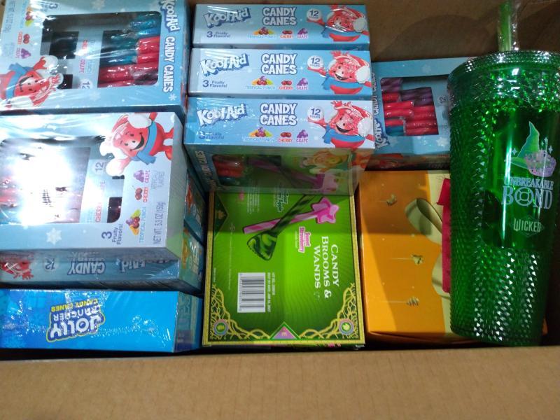 Grocery - Turtles Caramel Nut Pecan Clusters, Kraft Zesty Italian Dressing, Loacker Cookies - MSRP $8,091