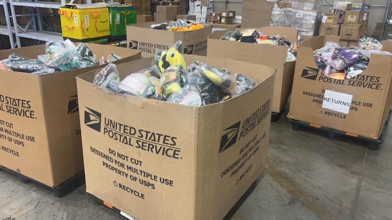 18 Gaylords of Halloween Customer Returns