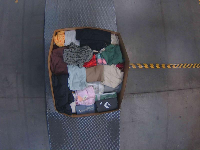 Apparel - Goodfellow & Co Trousers, Converse Sneakers, Levi's Jeans - Est Retail $10,846- 1 plt