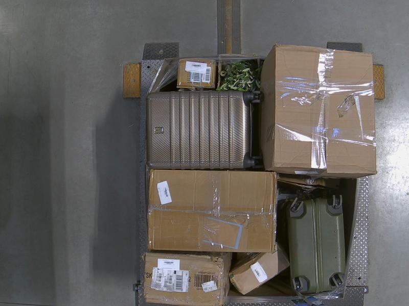 Salvage General Merch - Monos Luggage, Komfott House Bed, Malacasa Dinnerware Set - MSRP $1,973