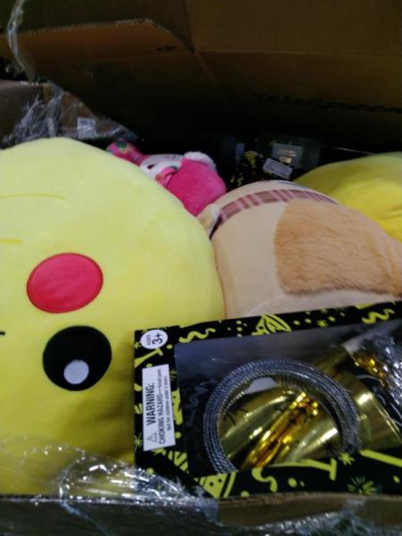 Novelties & Collectors' Items - Mattel Hot Wheels Playset, Peanuts Snoopy Pouch, Squishmallows Nanette - MSRP $1,562