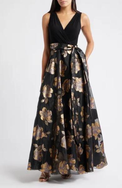 New Bulk Lot of 50 Womens Mixed Formal Gowns
