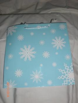 75 Holiday Gift Bags - Medium - SNOWFLAKE Design - Original MSRP $ 300
