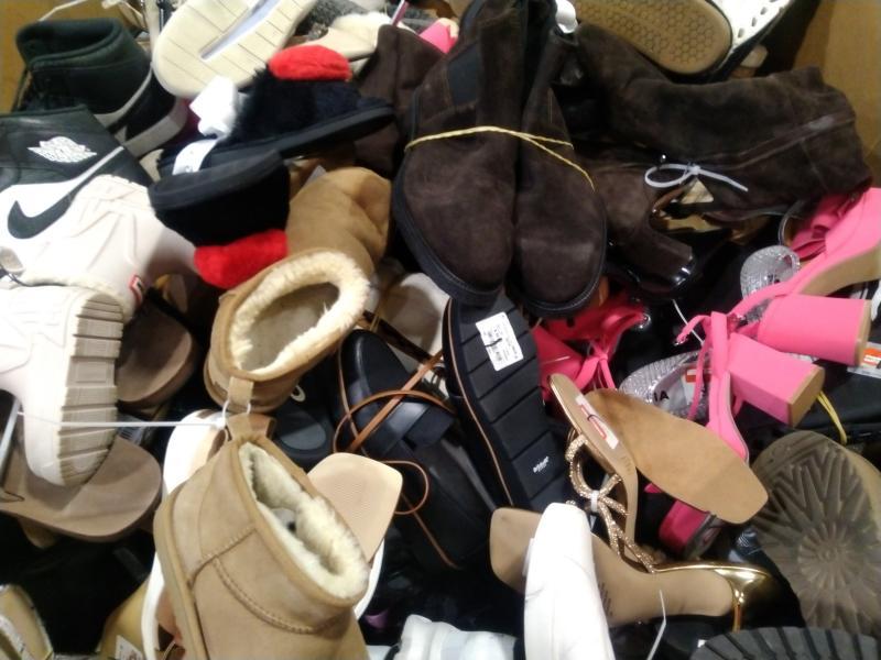 Luxury Department Store - Pallet of Returns Shoes