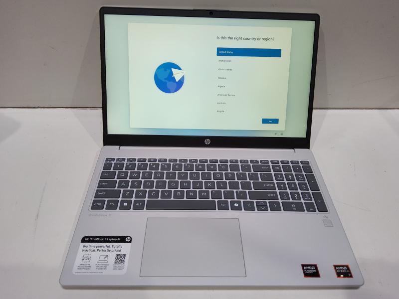 A Grade - HP Omnibook 3 Laptop, AMD Ryzen GPU, 1TB Solid State Drive, 32GB DDR5 RAM - MSRP $999