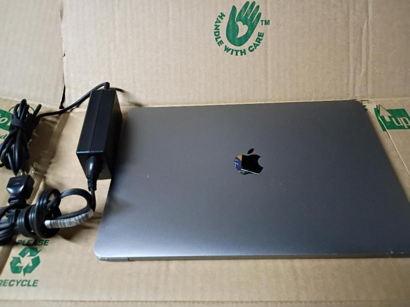 MACBOOK AIR RETINA 13"