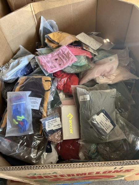 WOMENS & MENS APPAREL - 2 PALLETS - 1000 PIECES