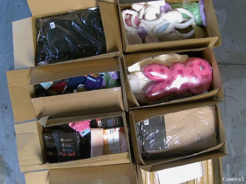 Other Clothing & Mixed Lots- Heat Logic Gloves , Festive Voice Tissue Paper, Festive Voice Paper Grass - MSRP $9,788